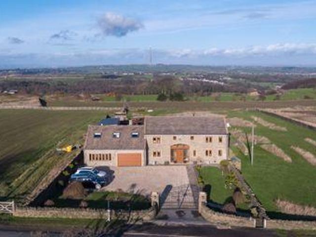 House for sale in Huddersfield, West Yorkshire