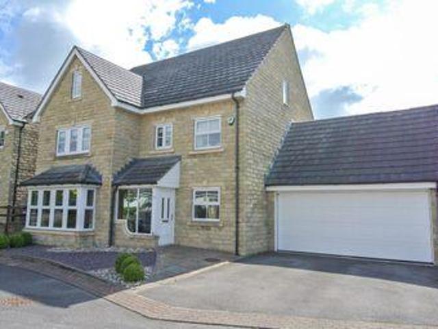 House for sale in Huddersfield, West Yorkshire