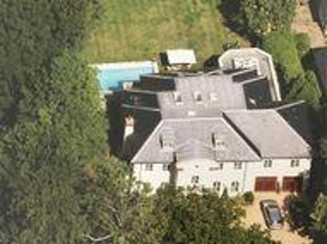 House for sale in Ascot