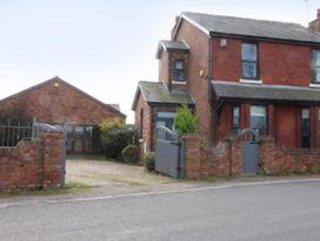 House for sale in Roby Mill, Lancashire