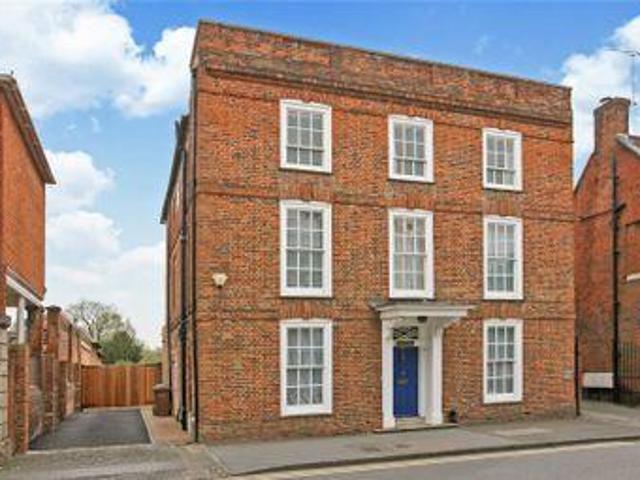 House for sale in Farnham, Waverley