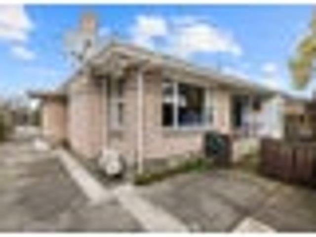 House for sale in Chaslands, Canterbury