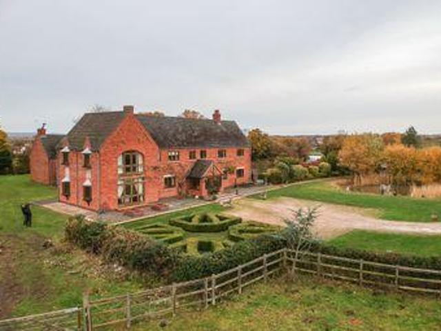 House for sale in Gun Hill, Warwickshire