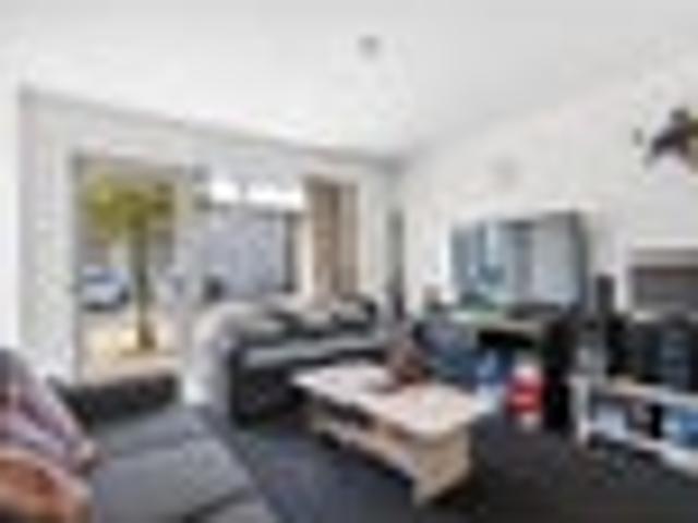 Apartment for sale in Addington, Canterbury