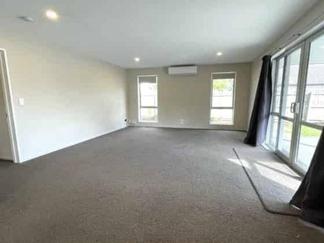 House for rent in Chaslands, Canterbury