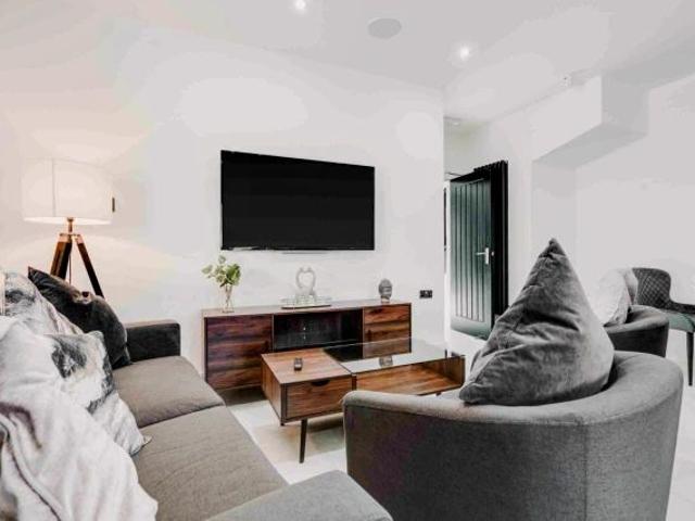 Apartment for rent in Calderstones