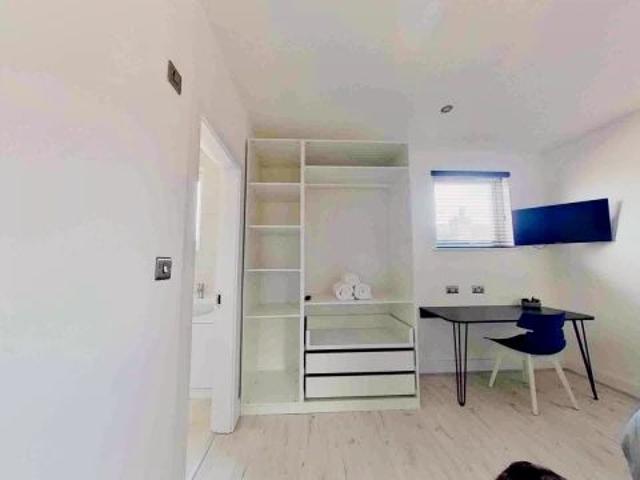 Apartment for rent in Calderstones