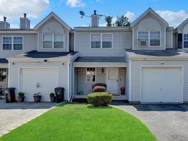 Condo for sale in Bohemia, New York