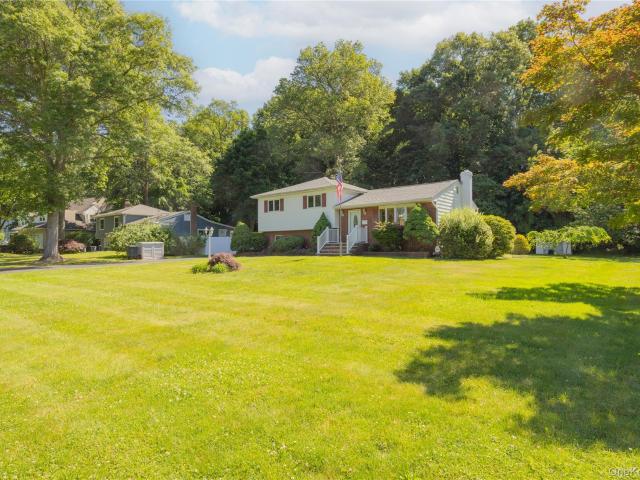 House for sale in Oakbrook, Nanuet