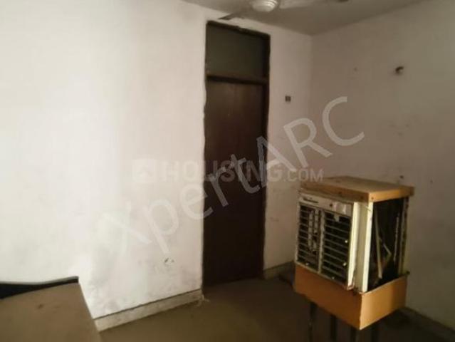 Flat for sale in North East Delhi, Deri
