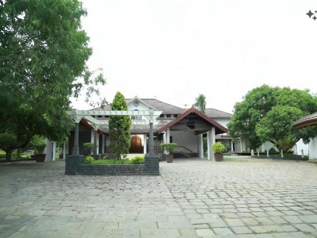 House for sale in Nilampathinjamugal, Ernakulam