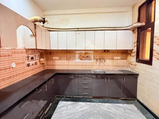 House for rent in Sector 15A, Noida