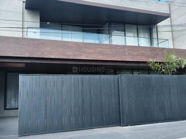 House for sale in Hariana