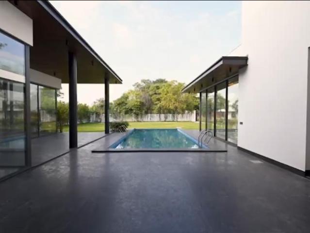 Villa for sale in South Delhi, Deri