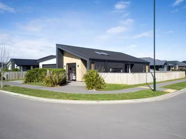House for sale in Chaslands, Canterbury
