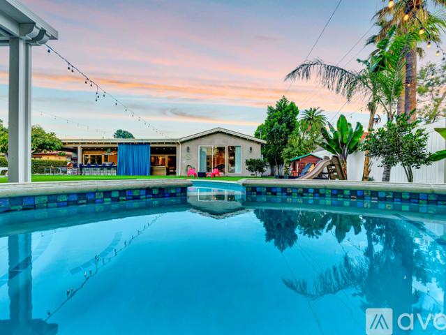 Apartment for rent in Canoga Park, California