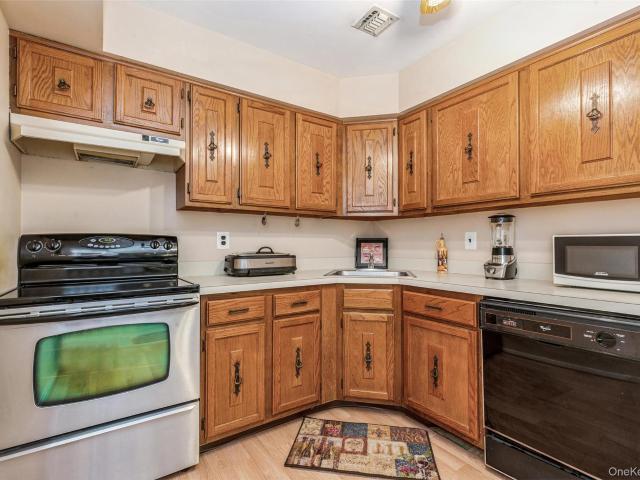 Condo for sale in Babylon, New York
