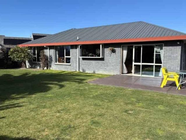 House for rent in Chaslands, Canterbury
