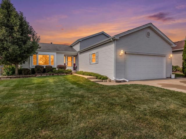 House for sale in Streamwood, Illinois