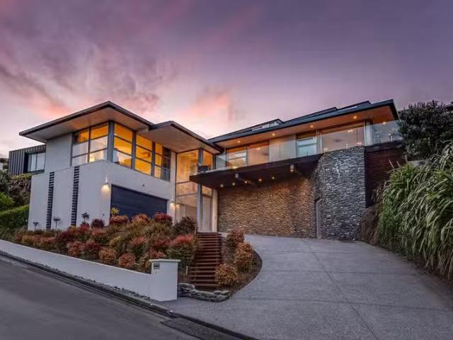 House for sale in Chaslands, Canterbury