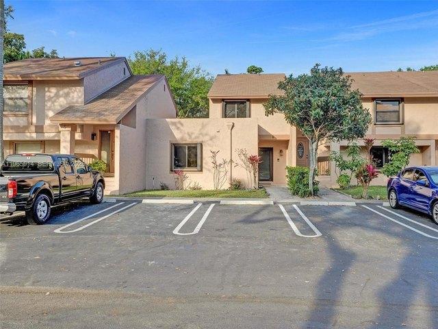 Townhouse for sale in Cooper City, Florida