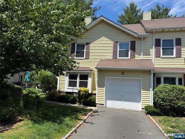 Townhouse for sale in Fair Lawn, New Jersey