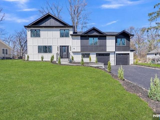 House for sale in Woodcliff Lake, New Jersey