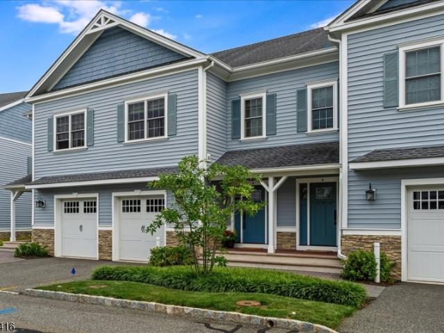 Townhouse for sale in Berkeley Heights, New Jersey