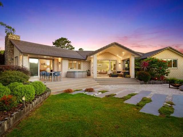 House for sale in Oratia