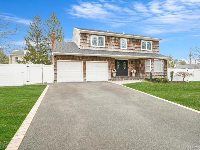 Property for sale in Smithtown, New York