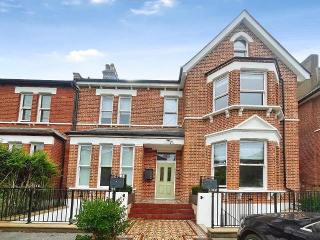 House for rent in London Borough of Ealing, Greater London