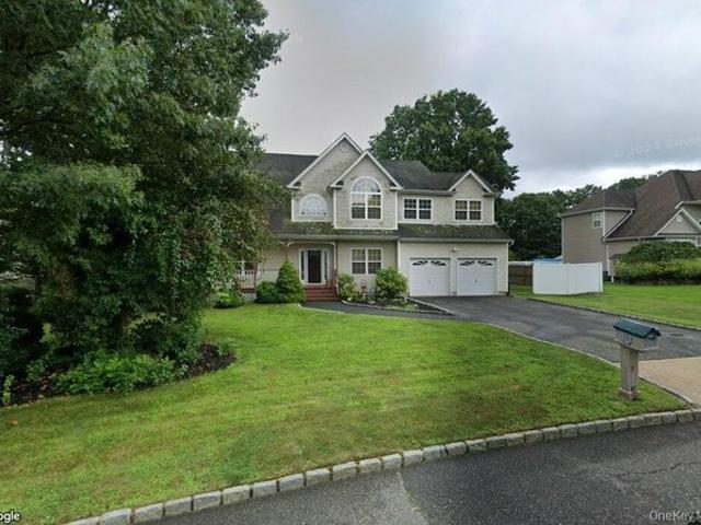 House for sale in Centereach, Town of Brookhaven