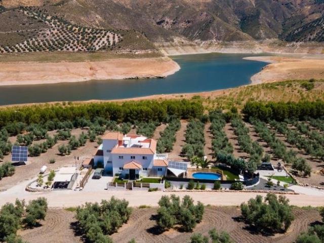 Casa en venta en Iznájar, Andalucía