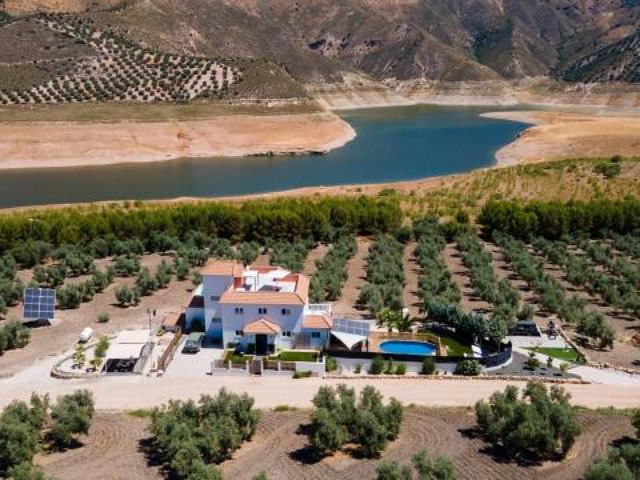 Casa en venta en Iznájar