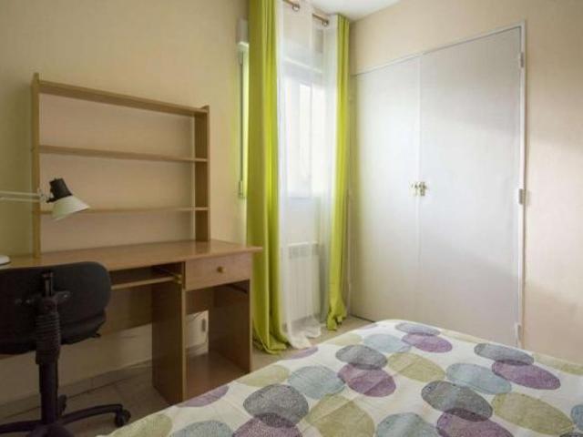 Habitación en alquiler en Alcalá De Henares, Distrito V