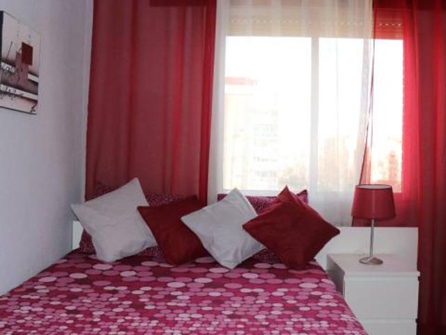 Habitación en alquiler en Alcalá De Henares, Distrito V
