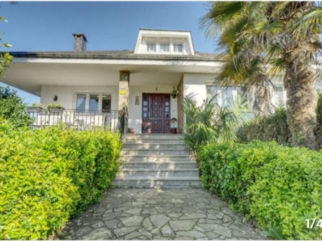 Chalet en venta en Abegondo, A Coruña