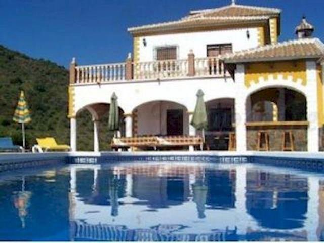 Villa en alquiler en Sayalonga