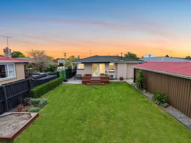 House for sale in Chaslands, Canterbury