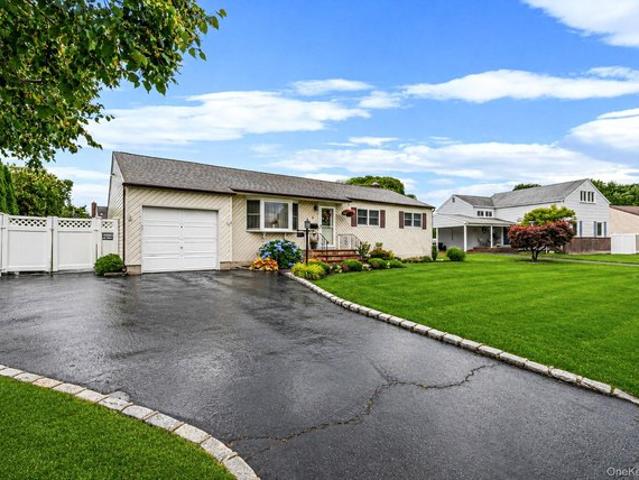 House for sale in Huntington, New York