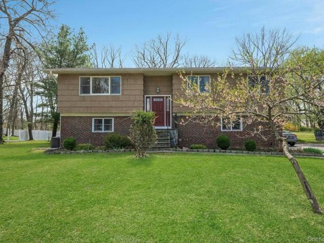 House for sale in Thornwood, New York