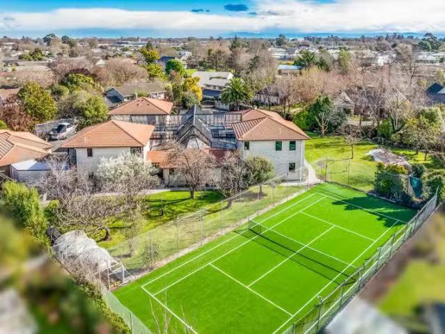 House for sale in Chaslands, Canterbury