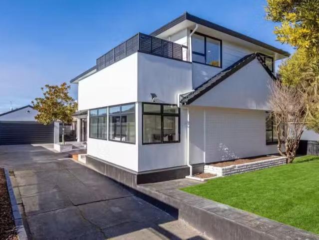 House for sale in Chaslands, Canterbury