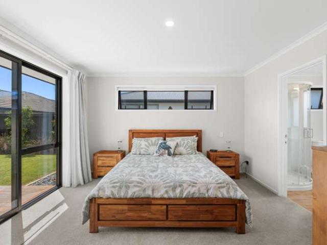 House for sale in Chaslands, Canterbury