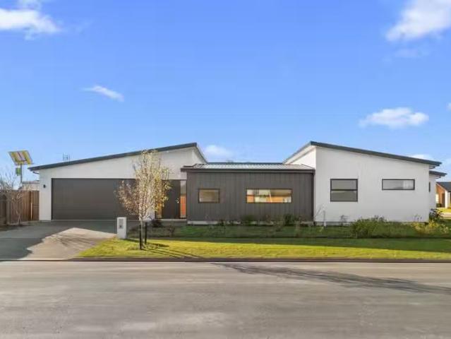 House for sale in Chaslands, Canterbury