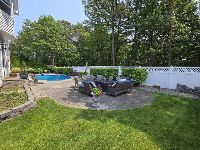 House for sale in Holtsville