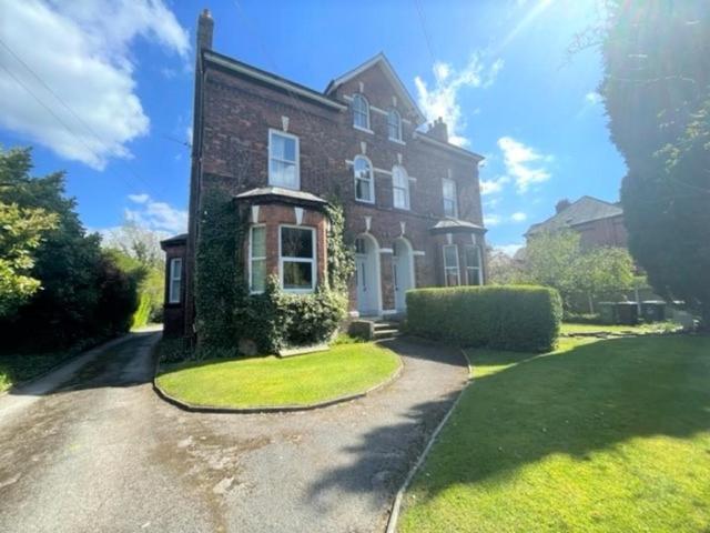 Apartment for rent in Sale, Trafford