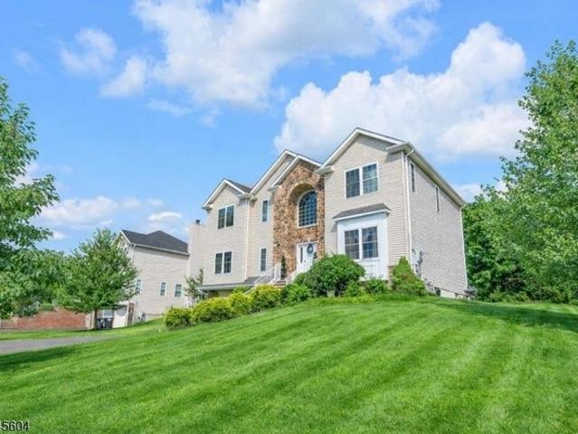 House for sale in Stewartsville, New Jersey