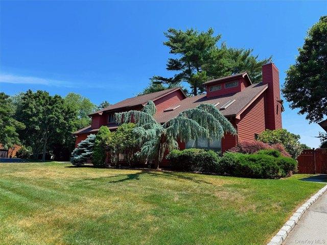 House for sale in Smithtown, New York