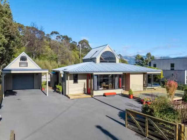 House for sale in Little Akaloa, Canterbury